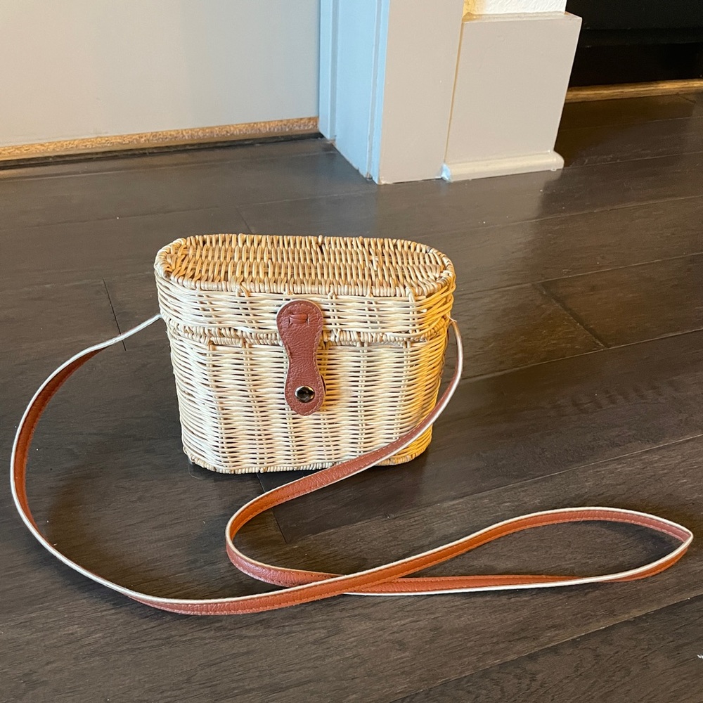 Wicker basket purse